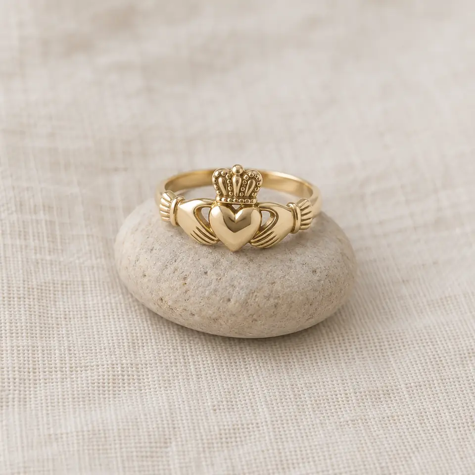 The Claddagh ring (illustration)