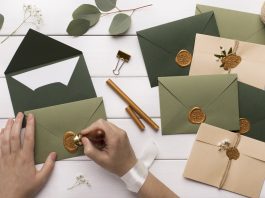 How and when to deliver wedding invitations?